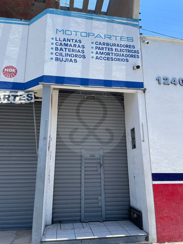 Local Comercial En Renta En Av Damian Carmona, Barrio De Santiago