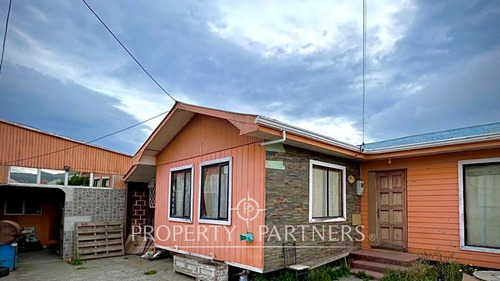 ¡gran Oportunidad Para Remodelación! Propiedad En ...