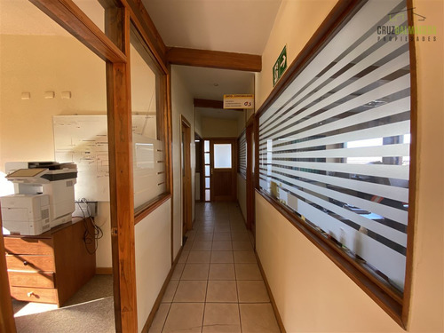 Oficinas Con Amplio Sitio Esquina De 822 M2 Cerca Del Centro