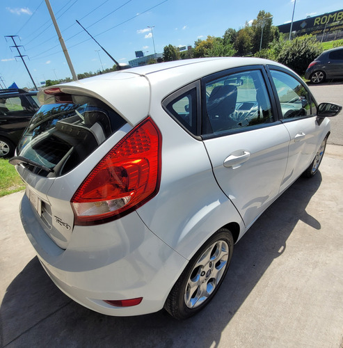 Impecable Ford Fiesta Kinetic 1.6 Design Titanium Año 2012