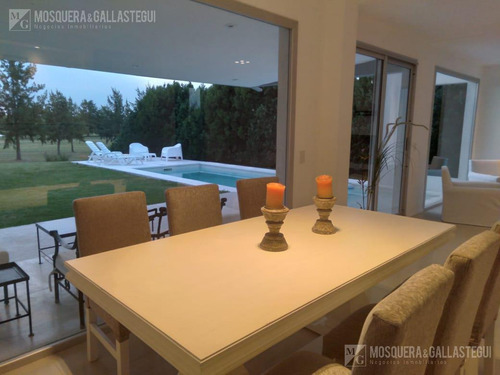 Imagen 22 de 29 de Lindísima Casa Al Golf En San Isidro Labrador