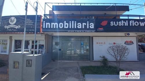 Imagen 2 de 7 de Local Sobre Rio Bamba A Mts De Av. Colon