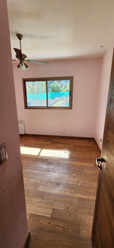 Venta Casa Amplia Y Funcional / Barrio Cerrado / 3 Dorm
