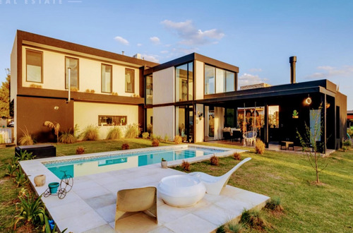 Espectacular Casa Estilo Moderno En Venta 5 Ambientes El Canton Maswichtz