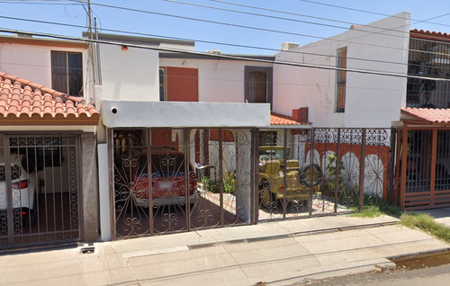 Casa En Venta Por Calle Ignacio Allende - Ac93