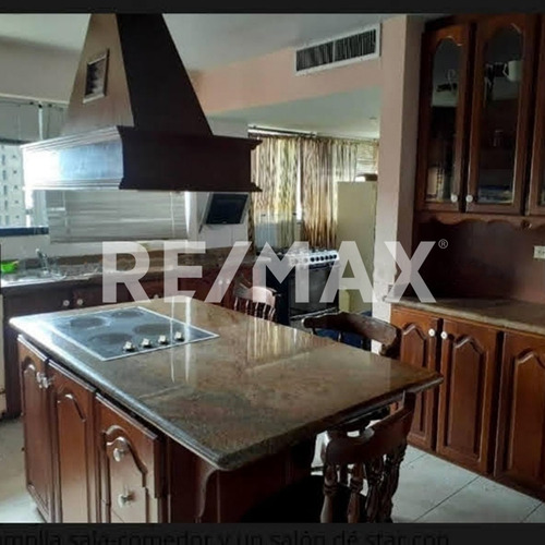 Imagen 4 de 10 de En Venta, Amplio Apartamento Residencial, Av. Bolívar De Lechería, De Cómodo Acceso, Carmelo Albelo 04128592712