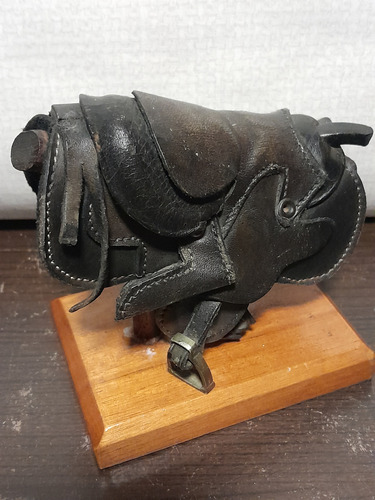 Adorno Artesanal Antiguo Pequeña Montura Caballo Cuero (Usado)