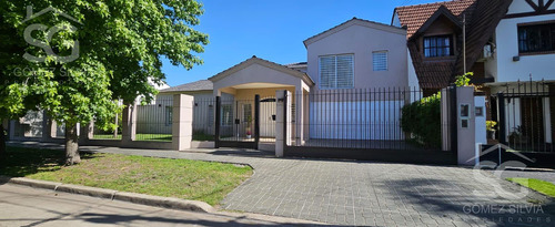 Casa En  Venta En Castelar Norte 