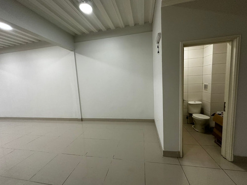 Local 2 Niveles, Manuel Montt 1095, 250m2 4 Baños, Nuevo