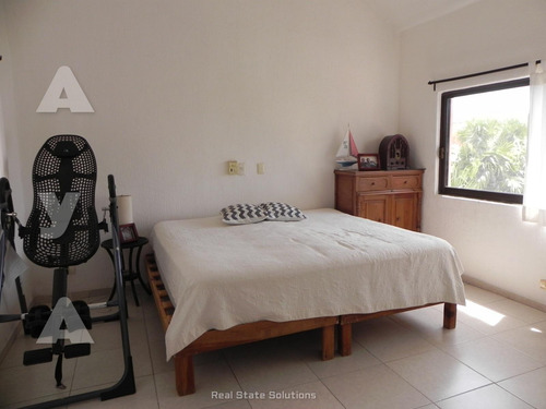 Casa En Venta, 3 Recámaras, 3 Niveles, Cuarto Servicio, Sm 43, Cancún