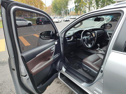 Imagen 11 de 20 de Toyota Sw4 2018 Srx 4x4 At 7 Asientos Hilux Abasto Motors