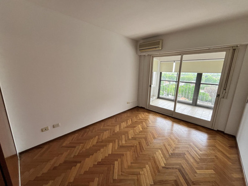 Departamento En Venta En La Lucila De 4 Ambientes Con Dependencia, Cochera Con Baulera
