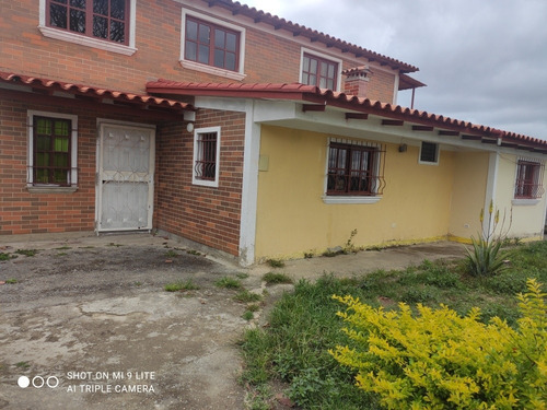 Imagen 2 de 13 de Venta Hermosa Casa Hoyo De La Puerta