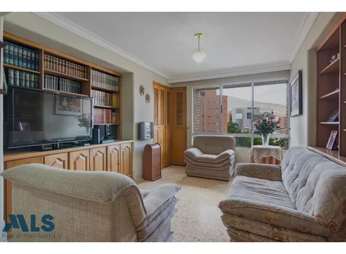 Apartamento En Sector De Laureles(mls#245497)