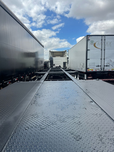 Carreta Porta Container São Pedro 2025