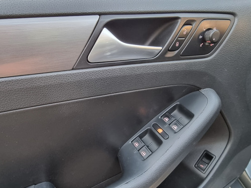 Imagen 8 de 15 de Volkswagen Vento 2.0 Tsi Sportline Mt6