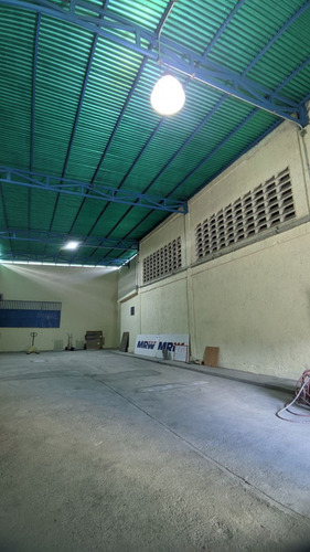 Sky Group Elegance Vende Amplió Galpón En Zona Industrial Ii. (codigo: Fob-g-023)