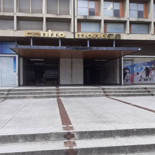 Alquiler De Local Comercial En Los Ruices 750mt