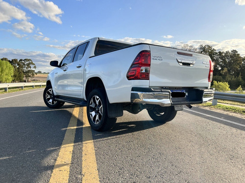 Imagen 4 de 15 de Toyota Hilux 2.8 Cd Srx 177cv 4x2