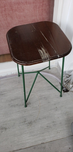 Imagen 2 de 2 de 2 Bancos , Pata De Hierro Y Asiento Madera En Córdoba Centro