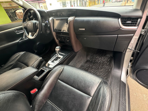 Toyota Hilux SW4 2.7 SR 7 LUGARES 4X2 16V FLEX 4P AUTOMÁTICO