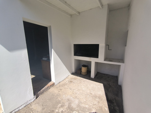 Venta Casa 3 Dormitorios, Amplio Jardín. 43 E/ 23 Y 24, La Plata