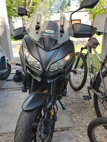 Imagen 1 de 15 de Kawasaki Versys 650 Con Cubrepuñoa Givi