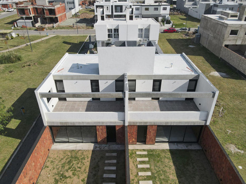 Casa En Venta 3 Dormitorios En Docta - Barrio Cerrado - No Es Apto Bancor