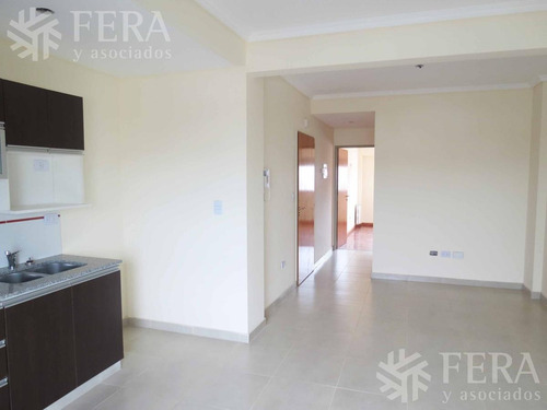 Imagen 2 de 10 de Venta De Departamento 2 Ambientes En Sarandi (24193)