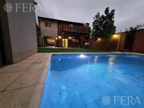 Venta De Casa 5 Ambientes Con Cochera Y Piscina En Belén De Escobar