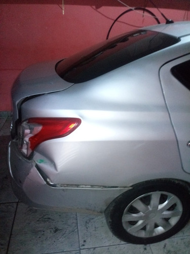 Imagem 3 de 5 de Nissan Versa 2013 1.6 16v Sv Flex 4p