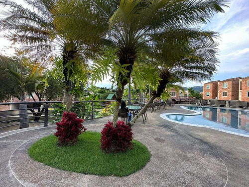 En Alquiler Town House En Residencias Vistalago En Altos De Guataparo