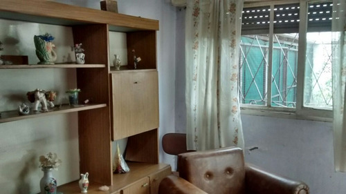 Casa Con Amplio Lote. Quilmes. Apta Crédito