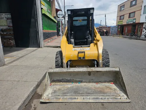 Minicargador Caterpillar 252b
