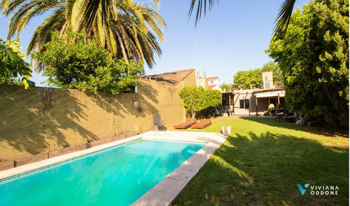 Casa En Venta Castelar Con Parque Y Piscina, 3 Dormitorios