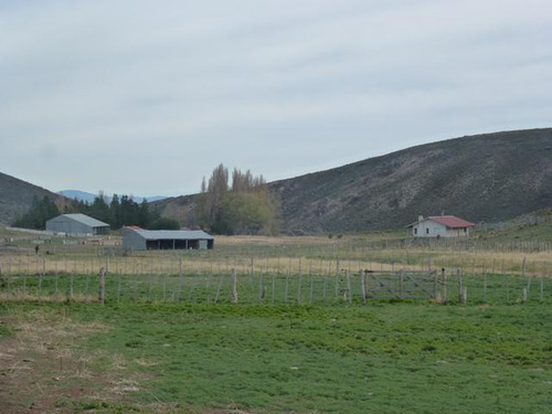 Inmobiliaria Comodoro - Campo A 80 Km De Esquel Sobre Ruta 40 Pavimentada