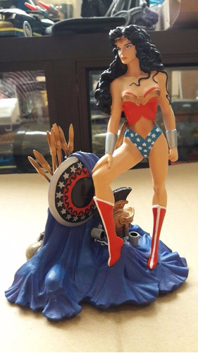 Wonder Woman Mujer Maravilla Estatua Porcelana Dc Direct Bat