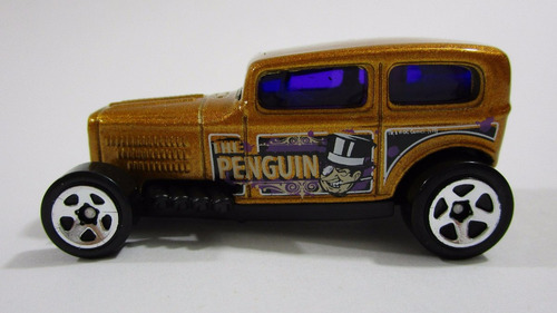 Batman The Penguin Auto Carro Tipo Antiguo 6cm Hot Wheels