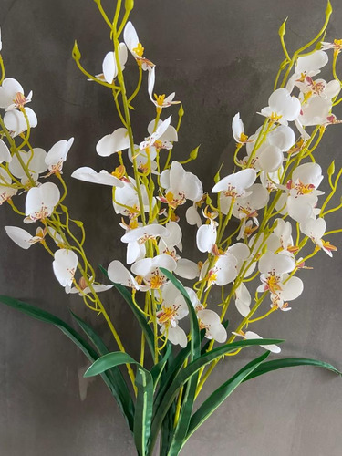 2 Buques De Chuva De Ouro Branca Silicone 50cm Flor E Folhas