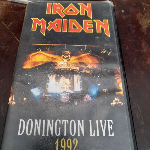 Imagem 1 de 7 de Fita Vhs Iron Maiden Donington Live 1992 Sem Mofo Original