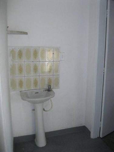 Imagem 8 de 16 de Sala Comercial Bem Localizada Com 2 Banheiros E 1 Lavabo No Centro Em Sao Vicente - Hm1665
