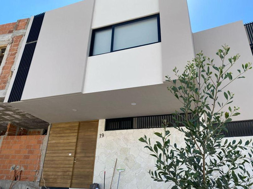 Casa En Venta En Huma, Living +, Zibatá, Querétaro