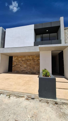 Casa En Venta Merida, Cholul Tipo Townhouse, 1ra Etapa, Diciembre 2025.