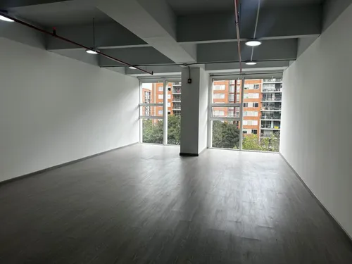 Oficina En Arriendo En Mazuren. Cod A16762