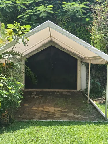En Privada Con Entorno Arbolado Casa Estilo Colonial