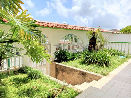 Casa En Venta Urb. Los Castores, San Antonio De Los Altos