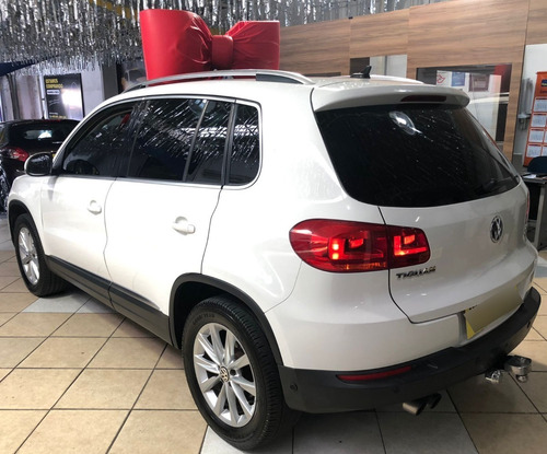 Imagem 6 de 15 de Volkswagen Tiguan 2012 2.0 Gasolina Tsi Com Teto Branco