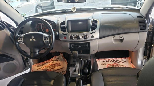 Imagem 8 de 10 de Mitsubishi L200 Triton 3.5 Hpe 4x4 Cd V6 24v Flex 4p Automát