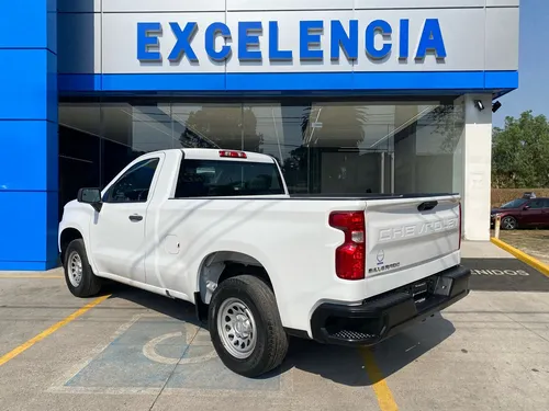 Chevrolet Silverado 4.3 V6 1500 WT Cabina Regular 4x2 At