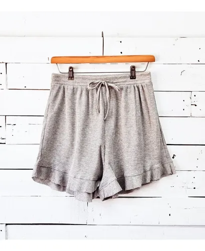 Shorts con volados hotsell